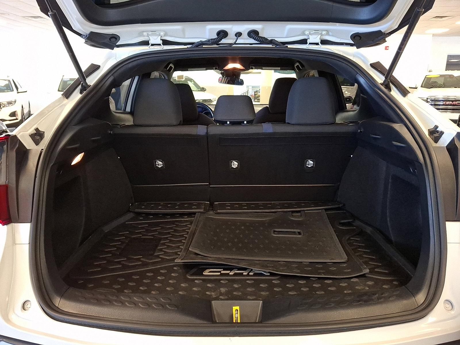 Used 2021 Toyota C-HR XLE image 28