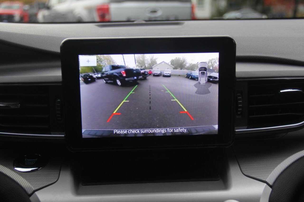 Certified 2022 Ford Explorer XLT w/ Equipment Group 202A image 31