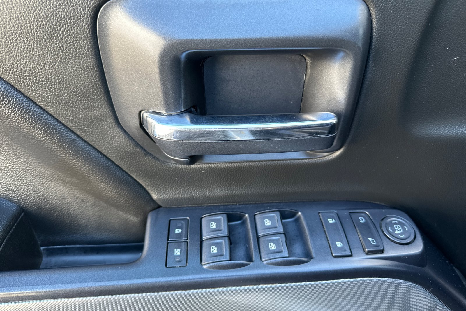 Used 2018 Chevrolet Silverado 1500 LT w/ All Star Edition AWD/4WD image 11