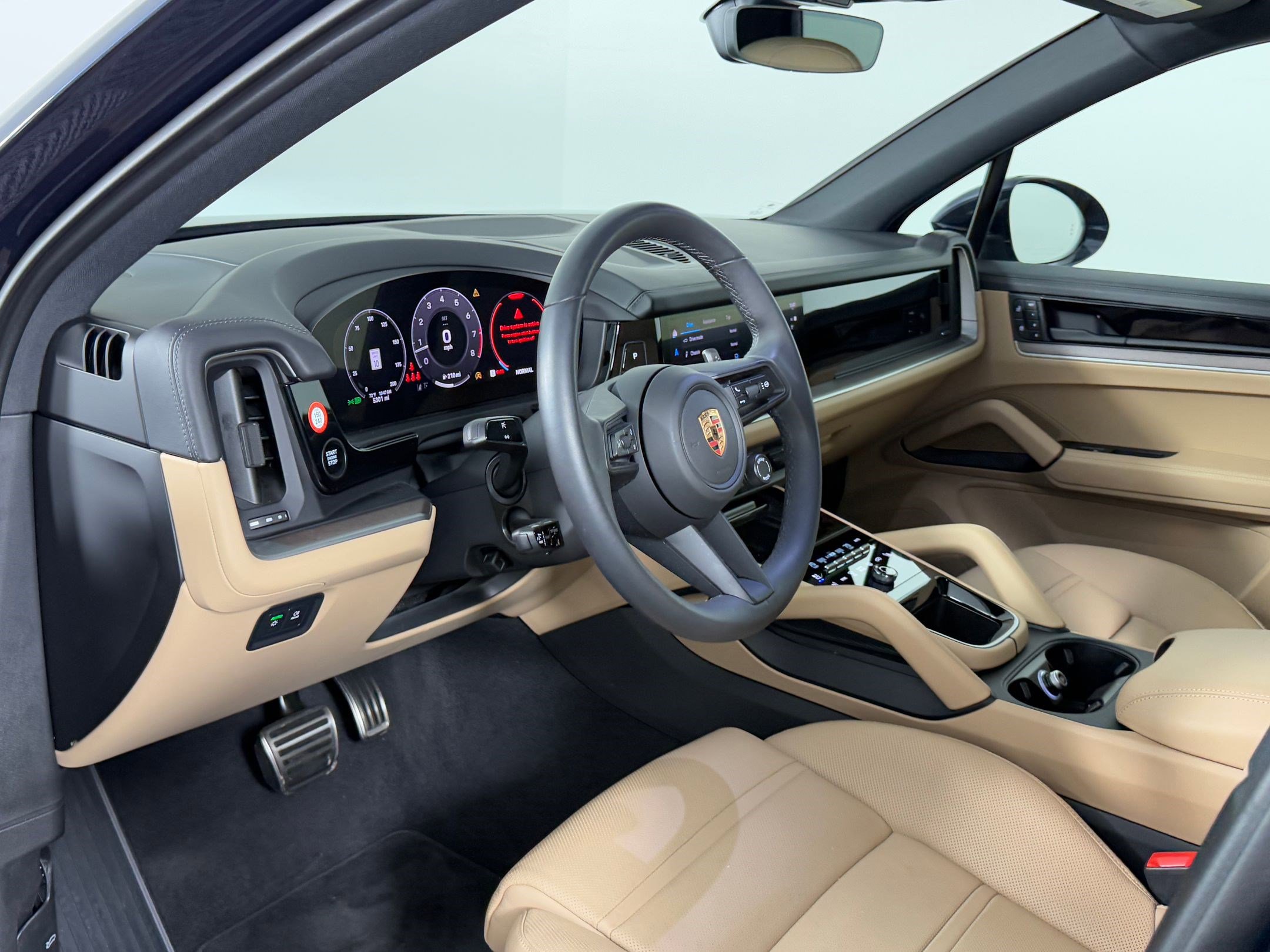 Used 2025 Porsche Cayenne S image 4