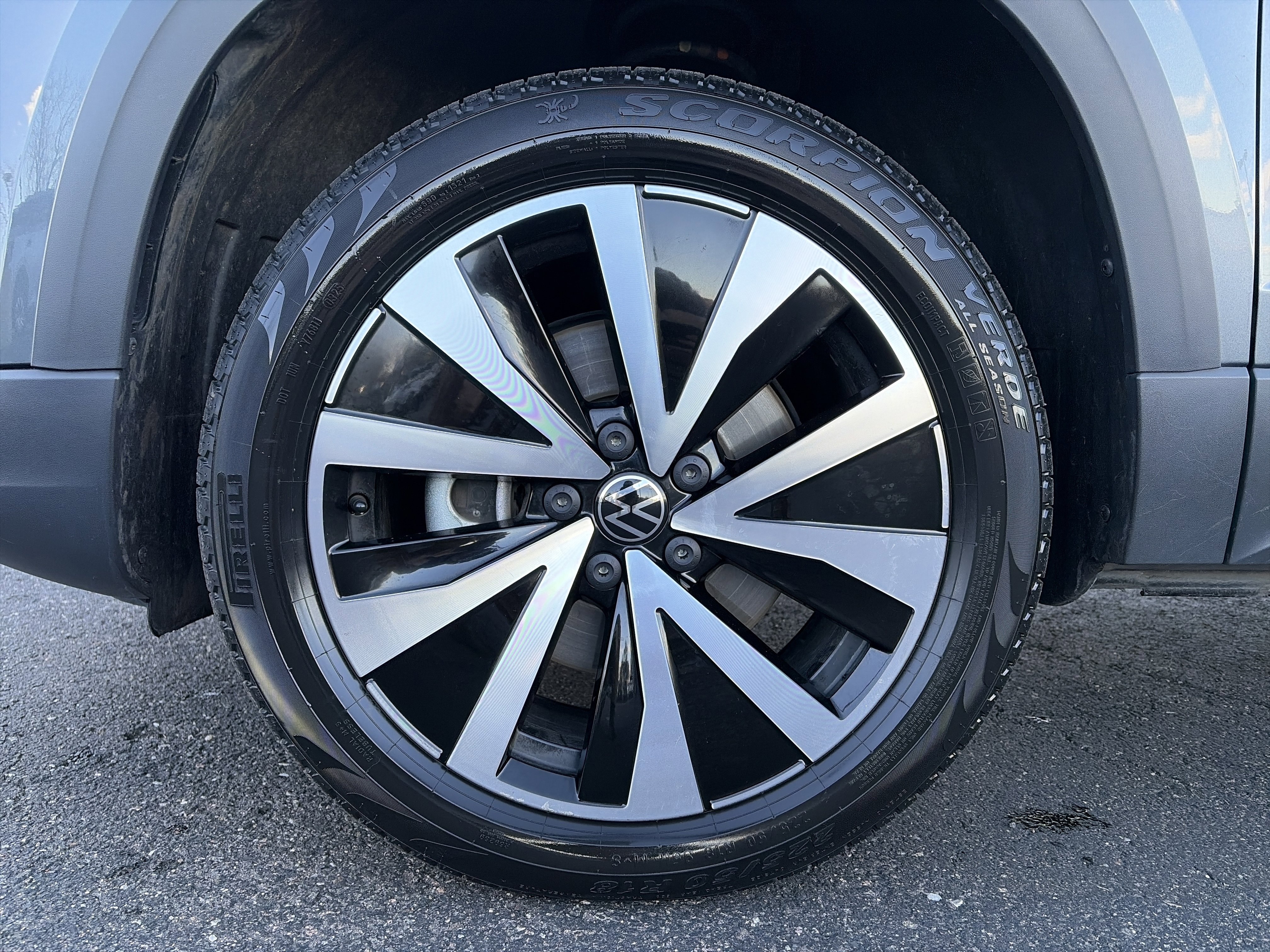 Certified 2023 Volkswagen Taos SE w/ Panoramic Sunroof Package image 12