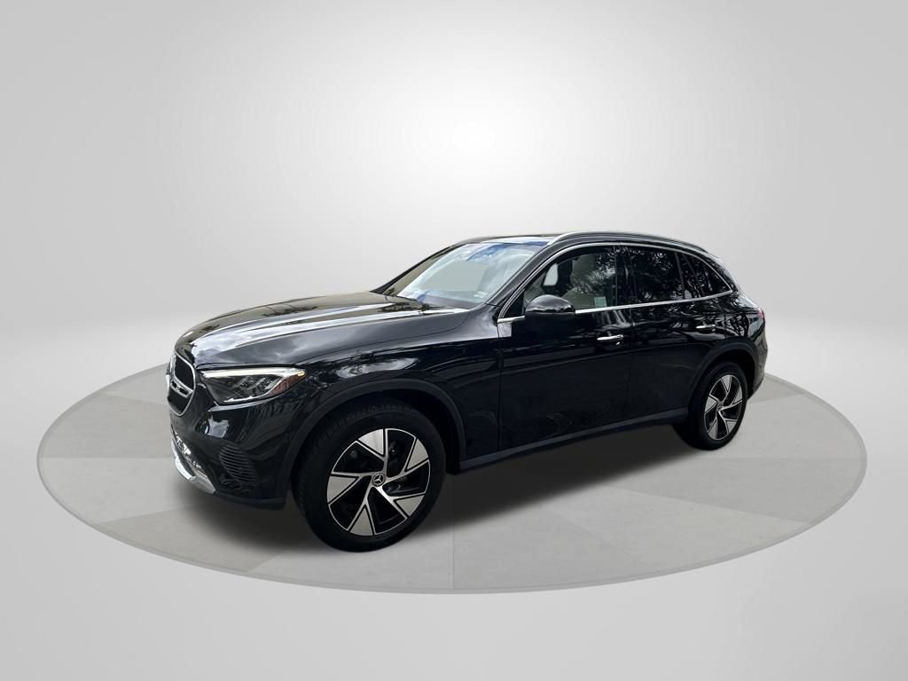 Used 2024 Mercedes-Benz GLC 300 4MATIC image 3