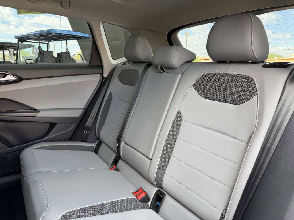 Used 2022 Volkswagen Taos SE w/ Panoramic Sunroof Package image 34