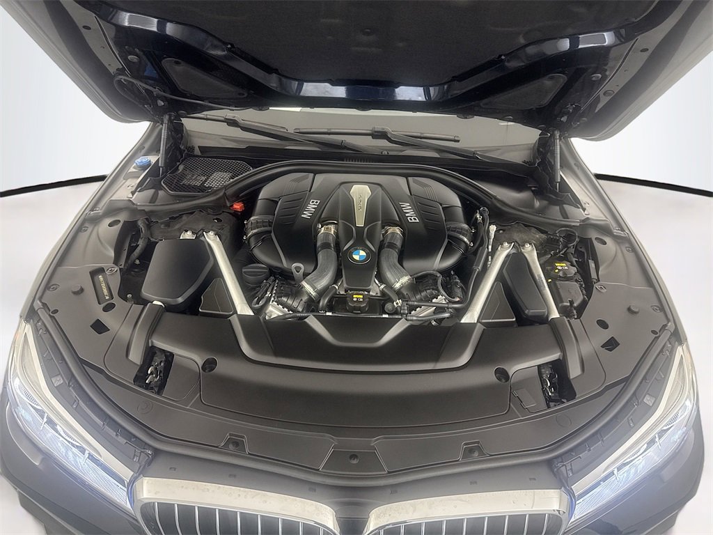Used 2019 BMW 750i image 29