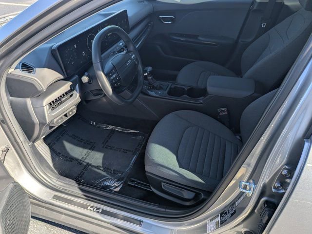 Used 2025 Kia K4 EX image 9