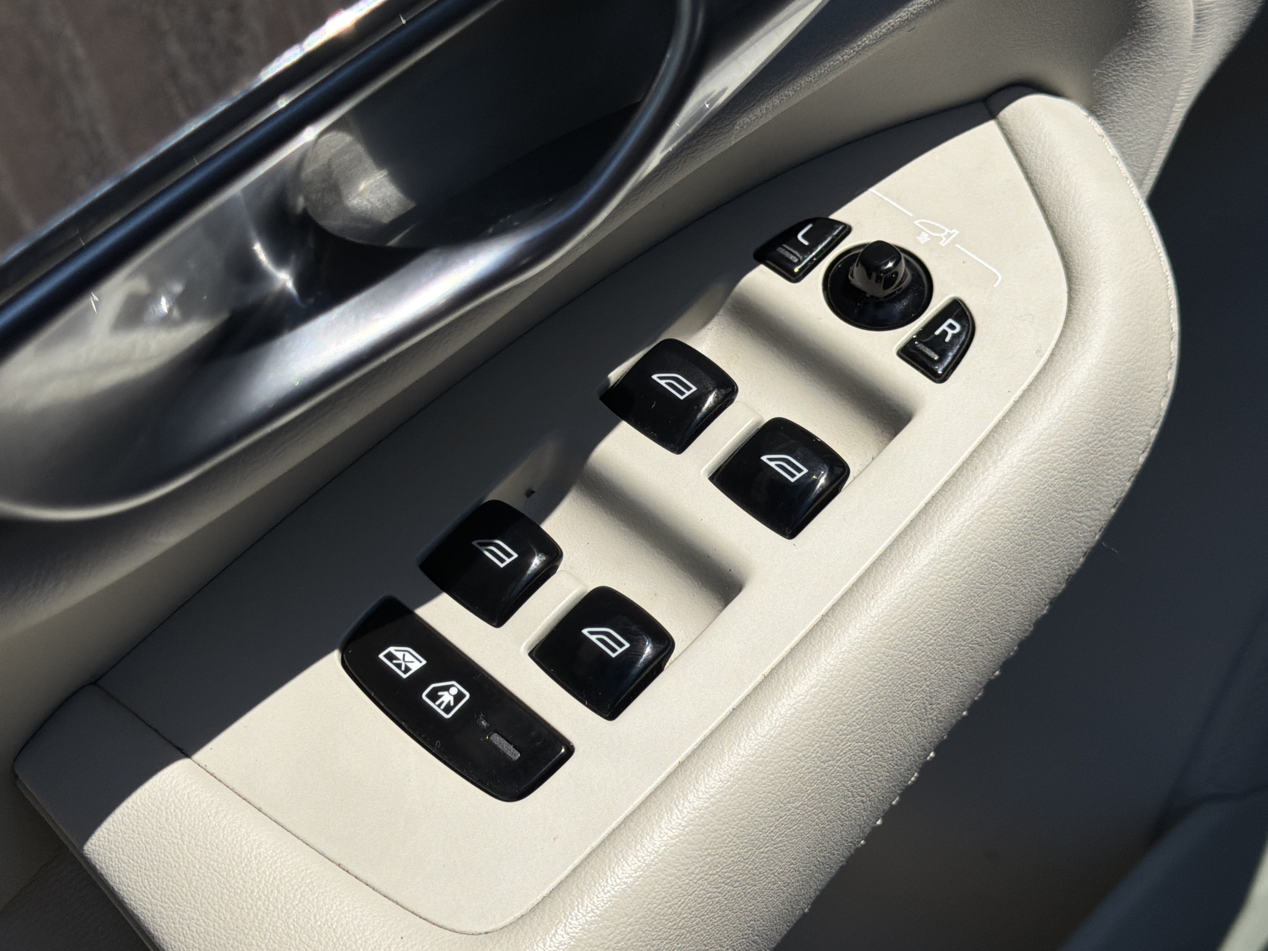 Certified 2023 Volvo XC90 B5 Plus AWD/4WD image 15