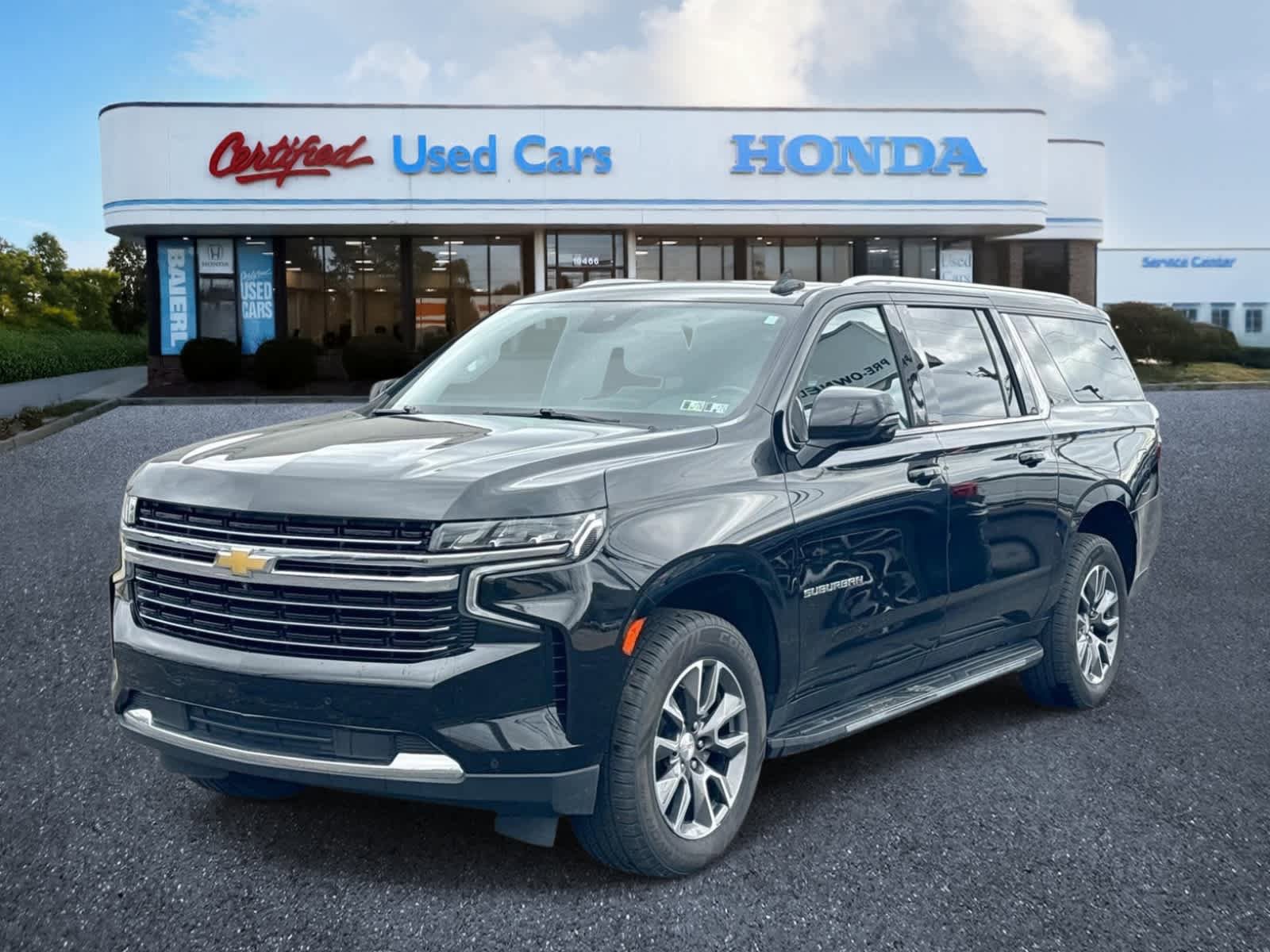 Used 2023 Chevrolet Suburban LT w/ Luxury Package AWD/4WD image 1