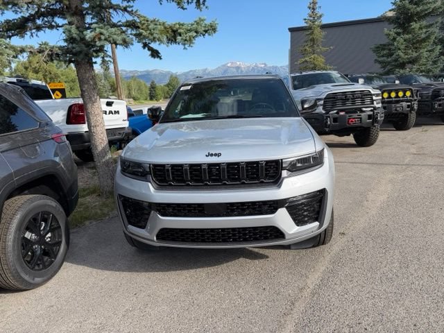New 2026 Jeep Grand Cherokee Summit w/ Obsidian Package AWD/4WD image 3