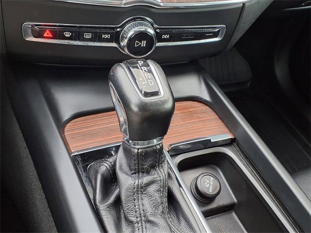Used 2019 Volvo XC60 T5 Momentum w/ Multimedia Package image 18