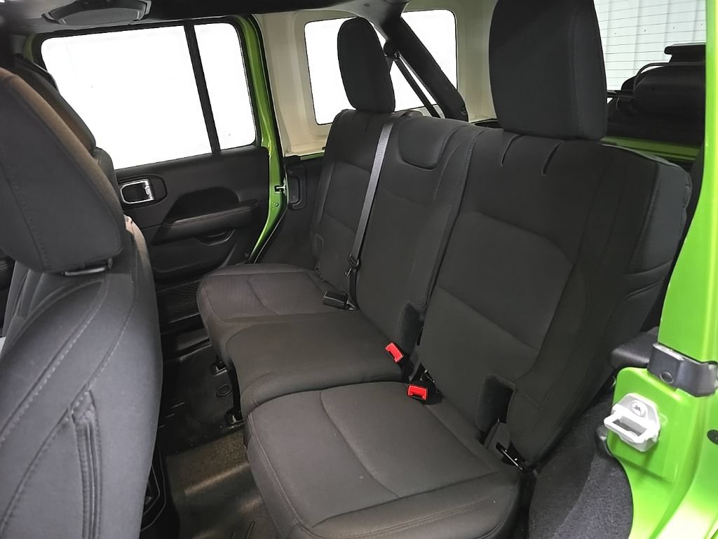 Used 2020 Jeep Wrangler Unlimited Sahara w/ Uconnect 4C Nav & Sound Group AWD/4WD image 32