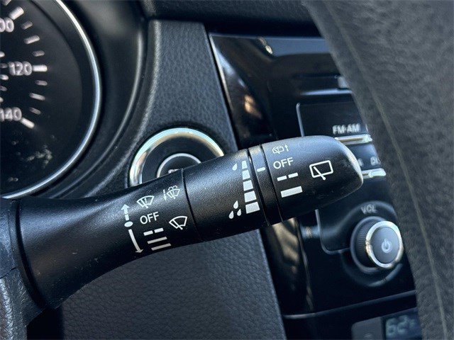 Used 2015 Nissan Rogue SV image 25