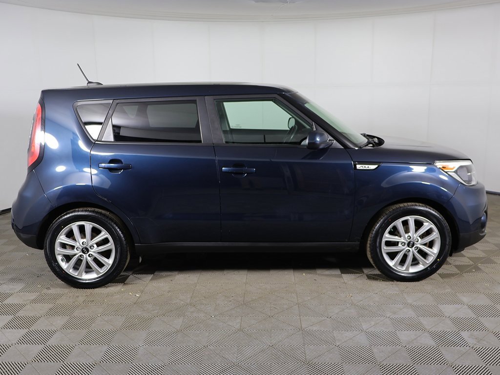 Used 2017 Kia Soul + image 11