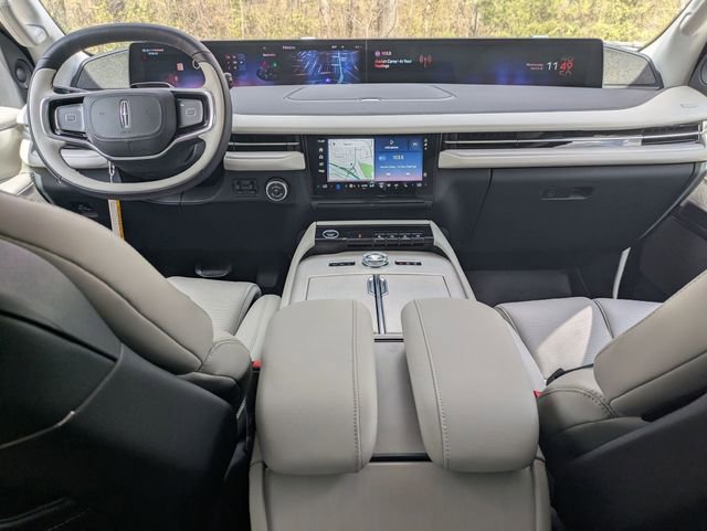New 2026 Lincoln Navigator Reserve w/ Jet Appearance Package AWD/4WD image 13