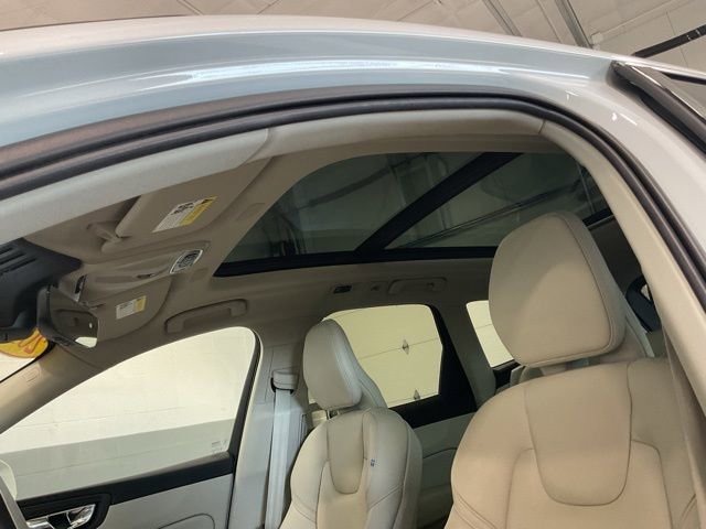 Used 2019 Volvo XC60 T5 Momentum w/ Premium Package image 18