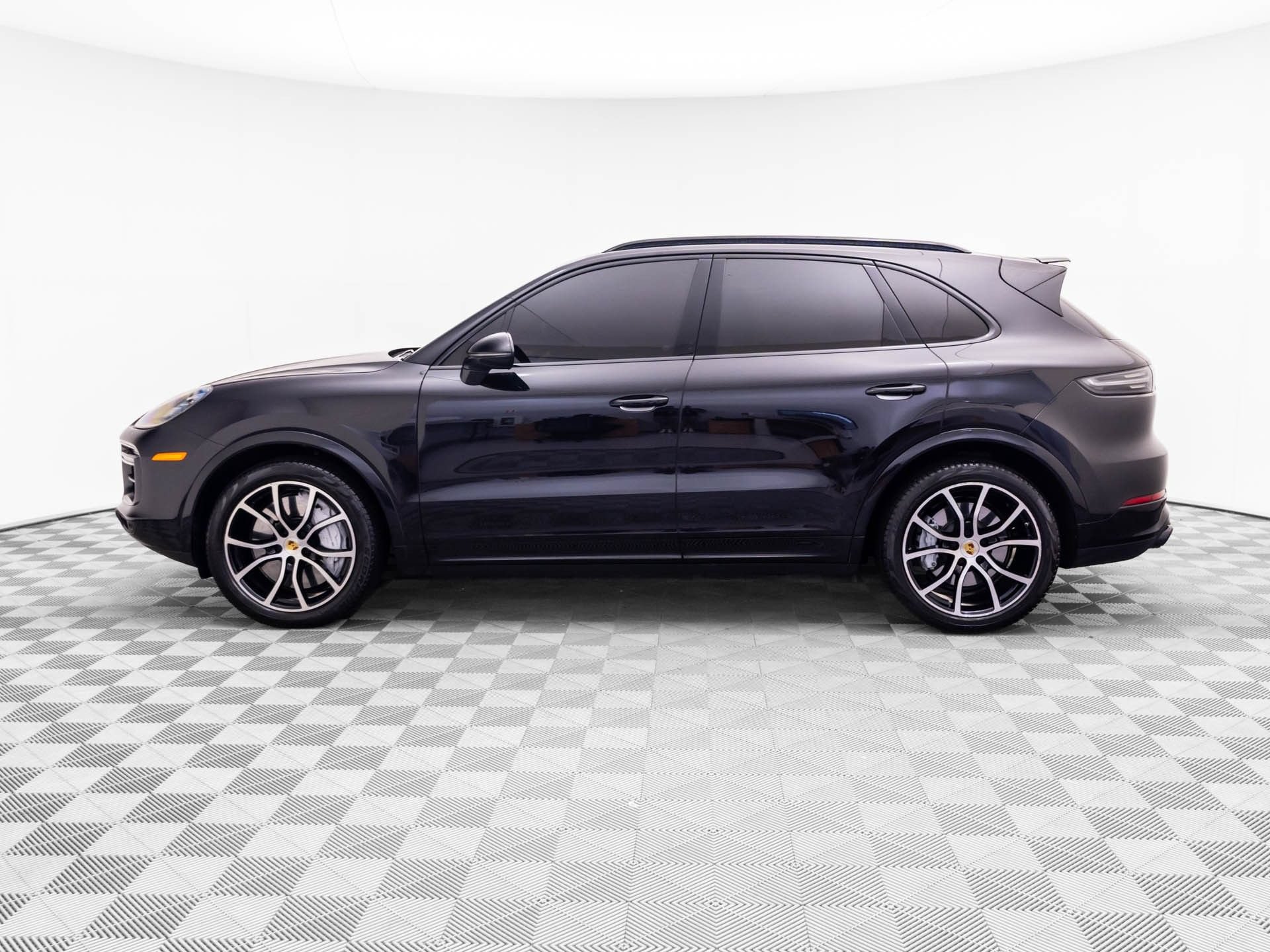 Certified 2019 Porsche Cayenne Turbo AWD/4WD image 2