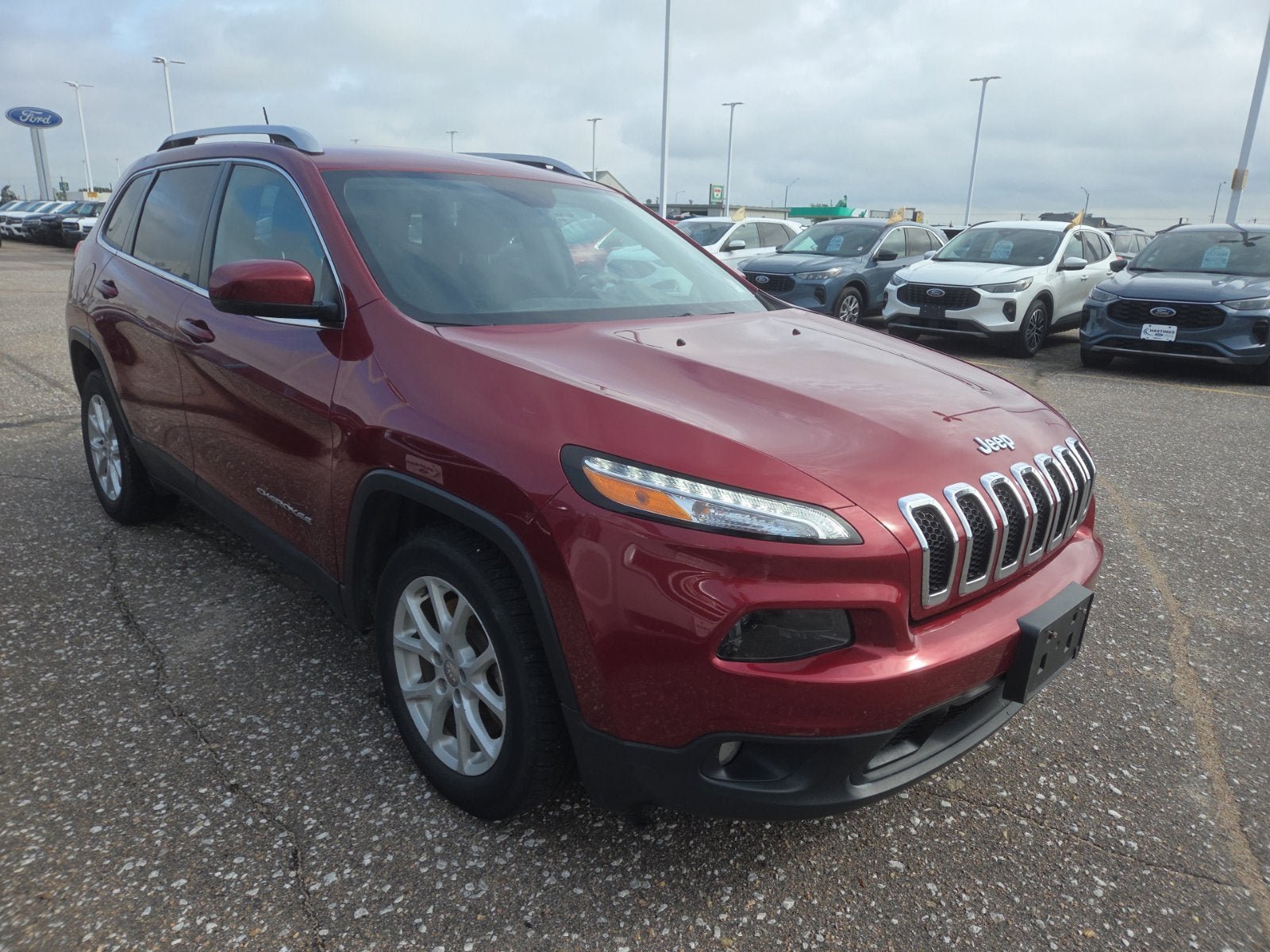 Used 2017 Jeep Cherokee Latitude w/ Safety/Convenience Group FWD image 6