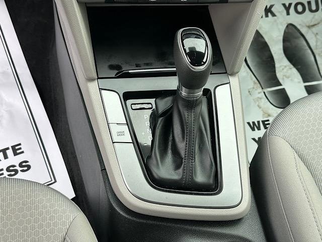Used 2018 Hyundai Elantra SE image 24
