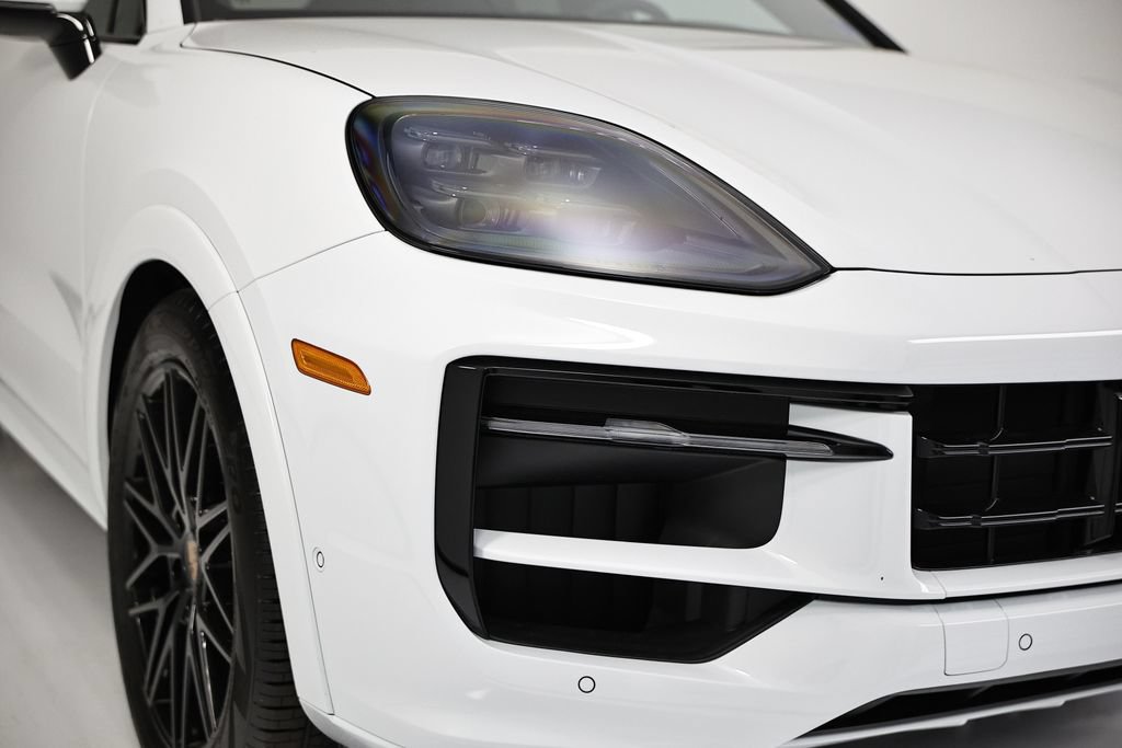 New 2026 Porsche Cayenne GTS AWD/4WD image 17