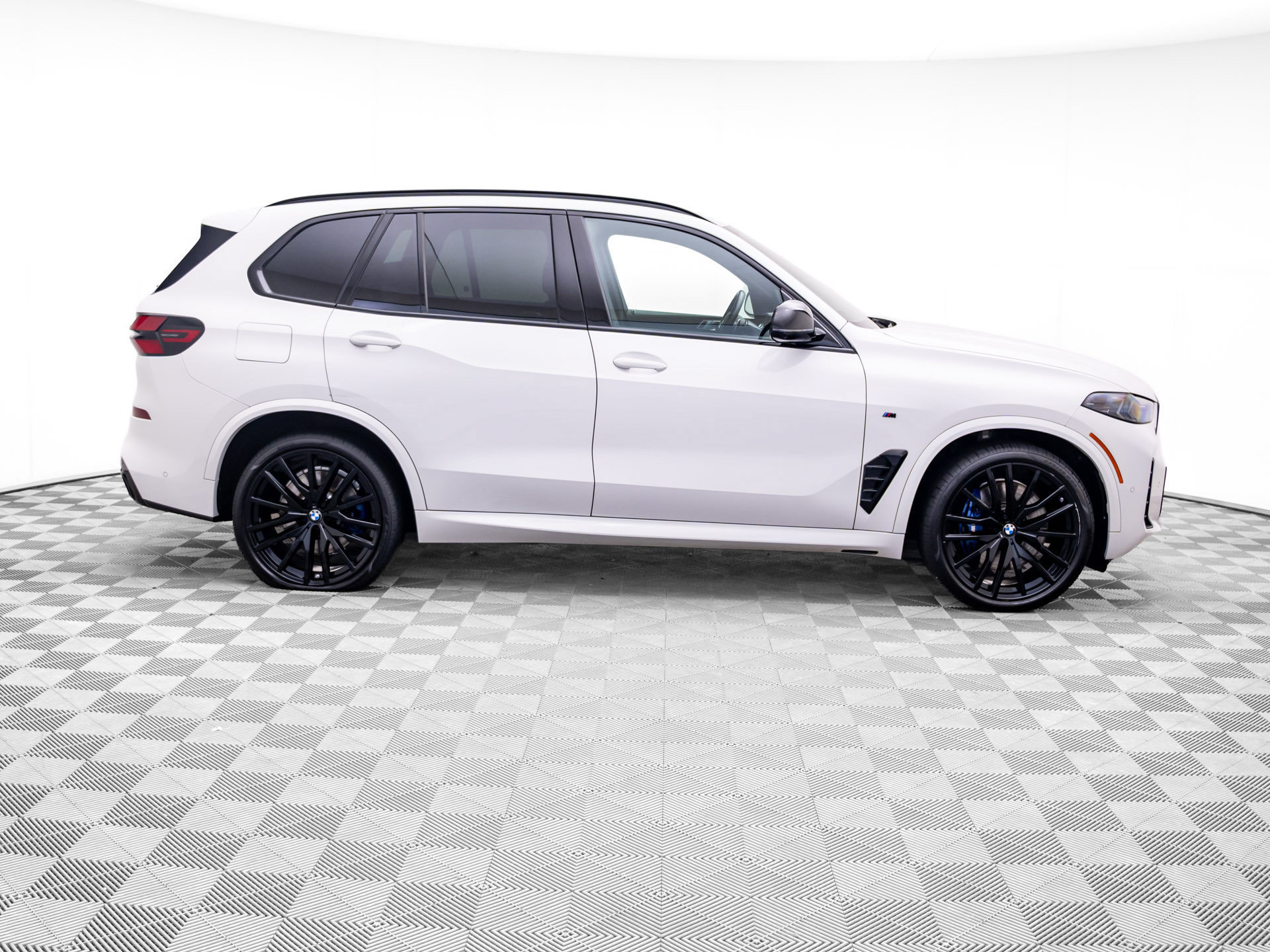 Certified 2024 BMW X5 M60i w/ Climate Comfort Package AWD/4WD image 6