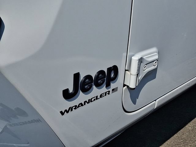 Used 2025 Jeep Wrangler Unlimited Sahara AWD/4WD image 7