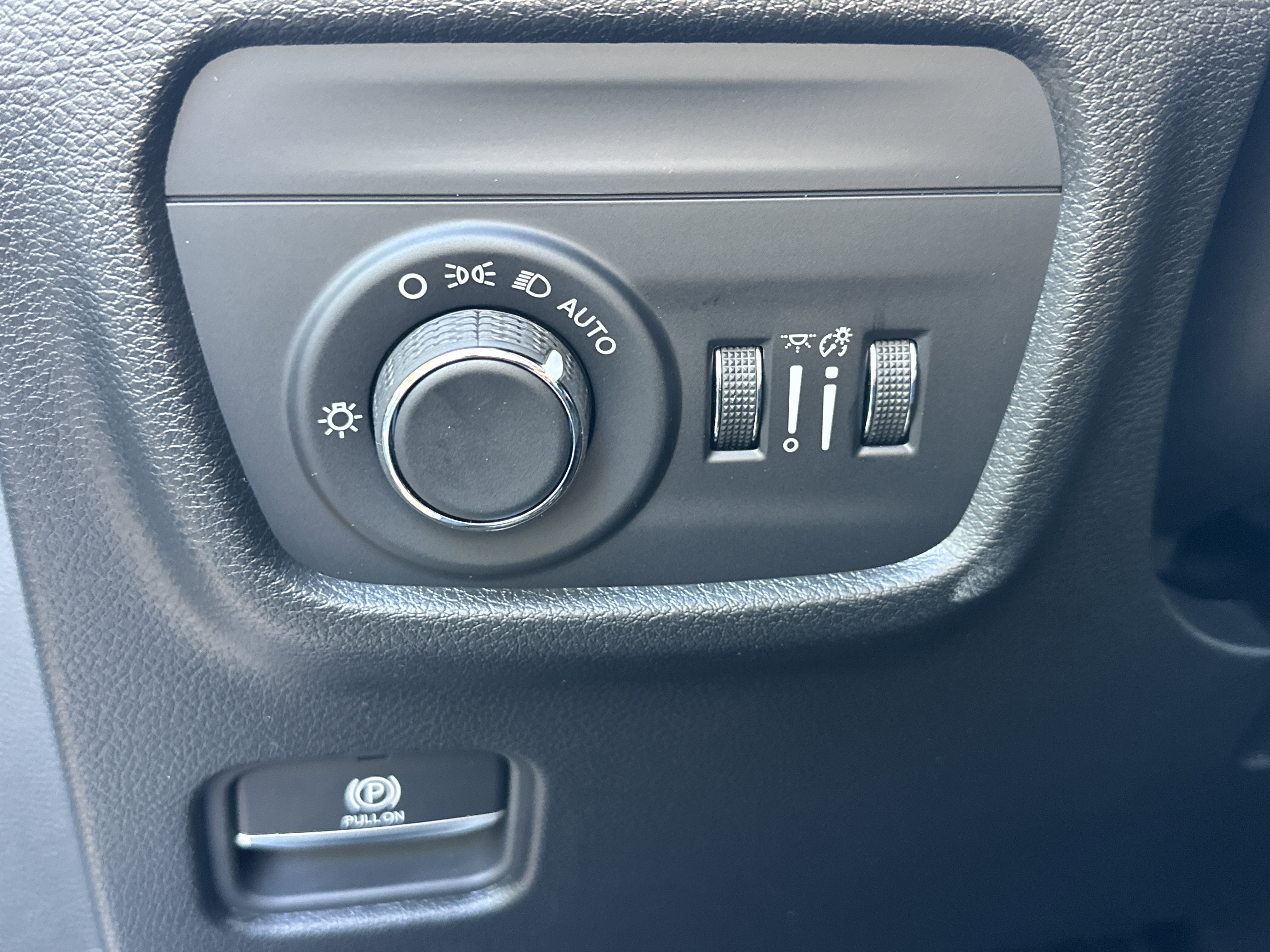 New 2025 Jeep Grand Cherokee Altitude image 11