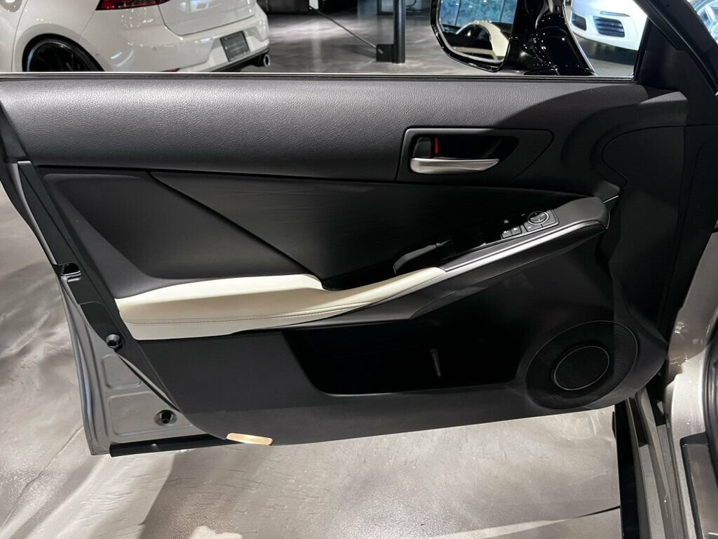 Used 2021 Lexus IS 350 F Sport RWD image 10