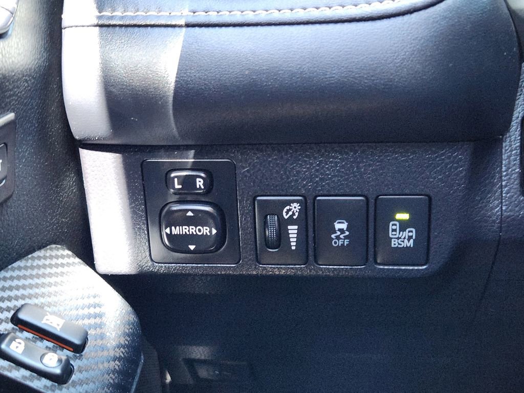 Used 2015 Toyota RAV4 Limited w/ Technology Package image 19