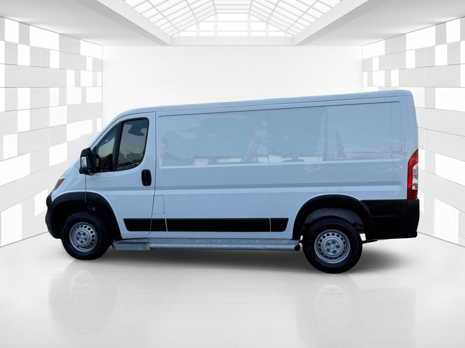 Used 2025 RAM ProMaster 2500 w/ U-Haul Equipment Group FWD image 4