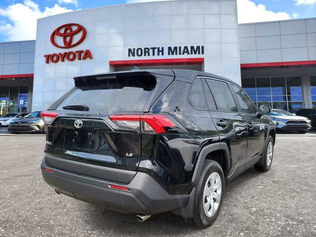 Used 2025 Toyota RAV4 LE FWD image 4