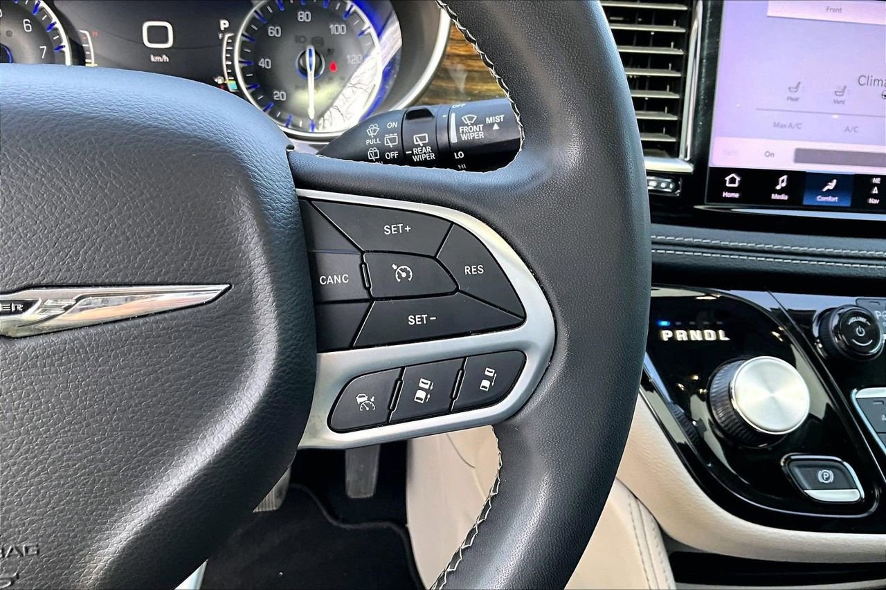 Certified 2022 Chrysler Pacifica Limited image 32