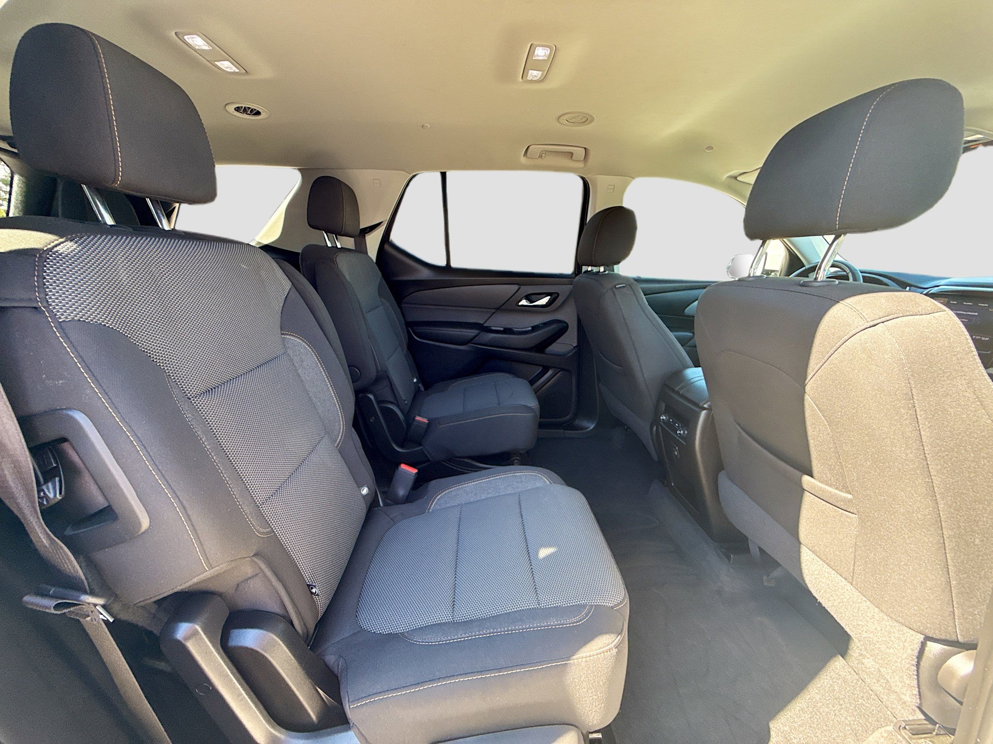 Used 2020 Chevrolet Traverse LT image 29