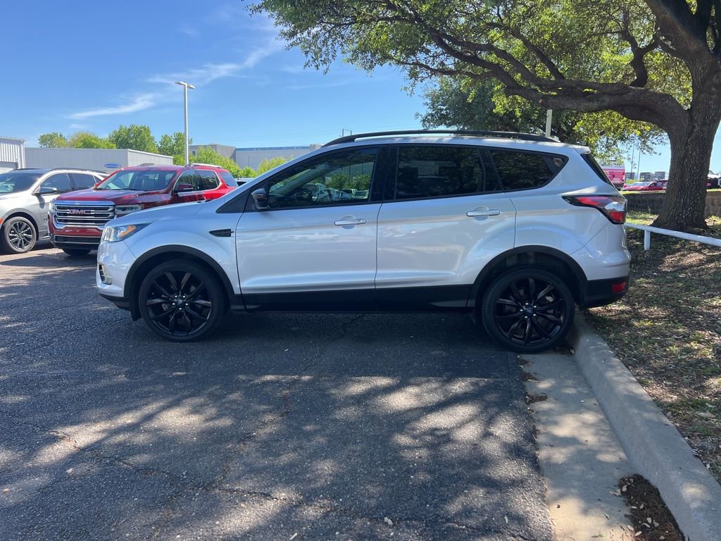 Used 2018 Ford Escape SEL w/ SEL Sport Appearance Package image 4