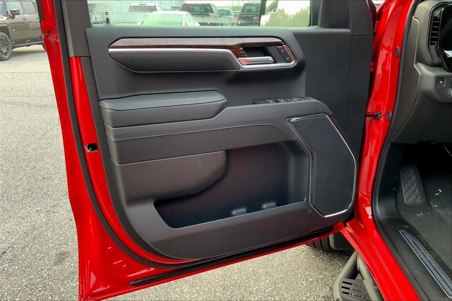 New 2025 GMC Sierra 1500 Elevation image 10