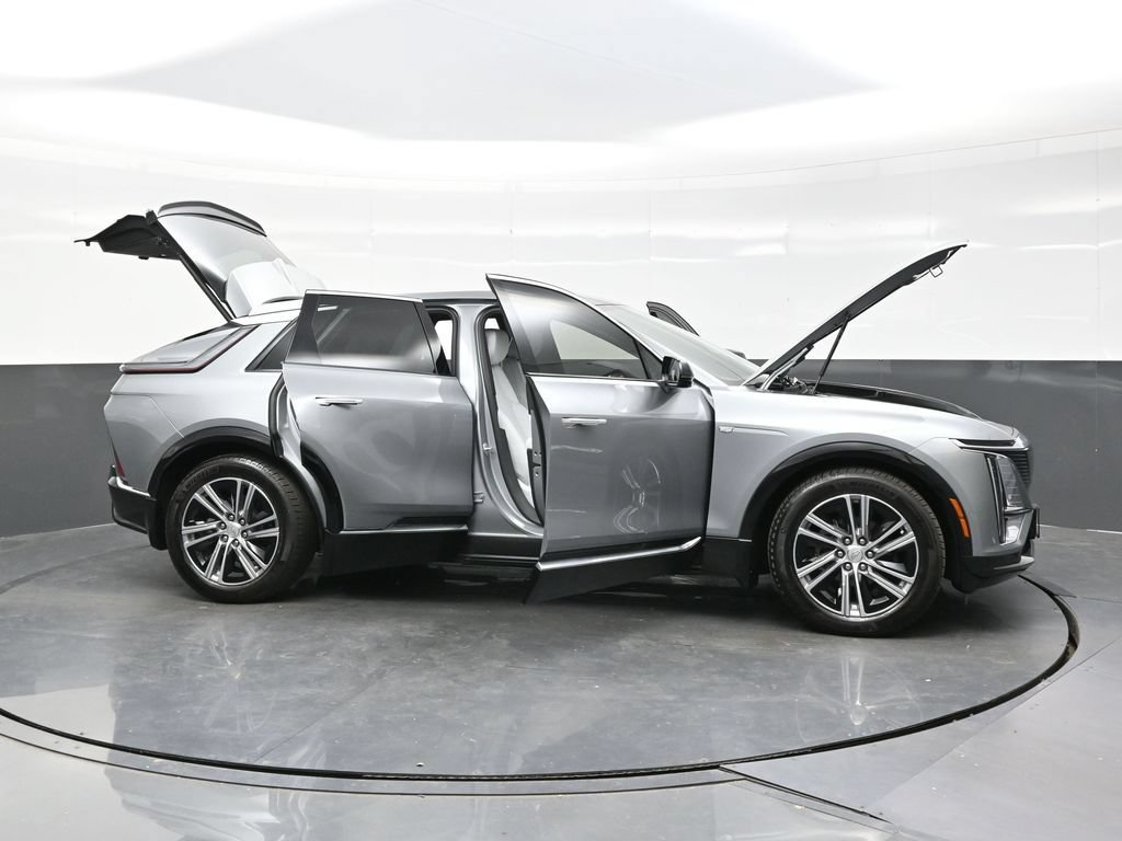 Certified 2024 Cadillac Lyriq Luxury AWD/4WD image 46