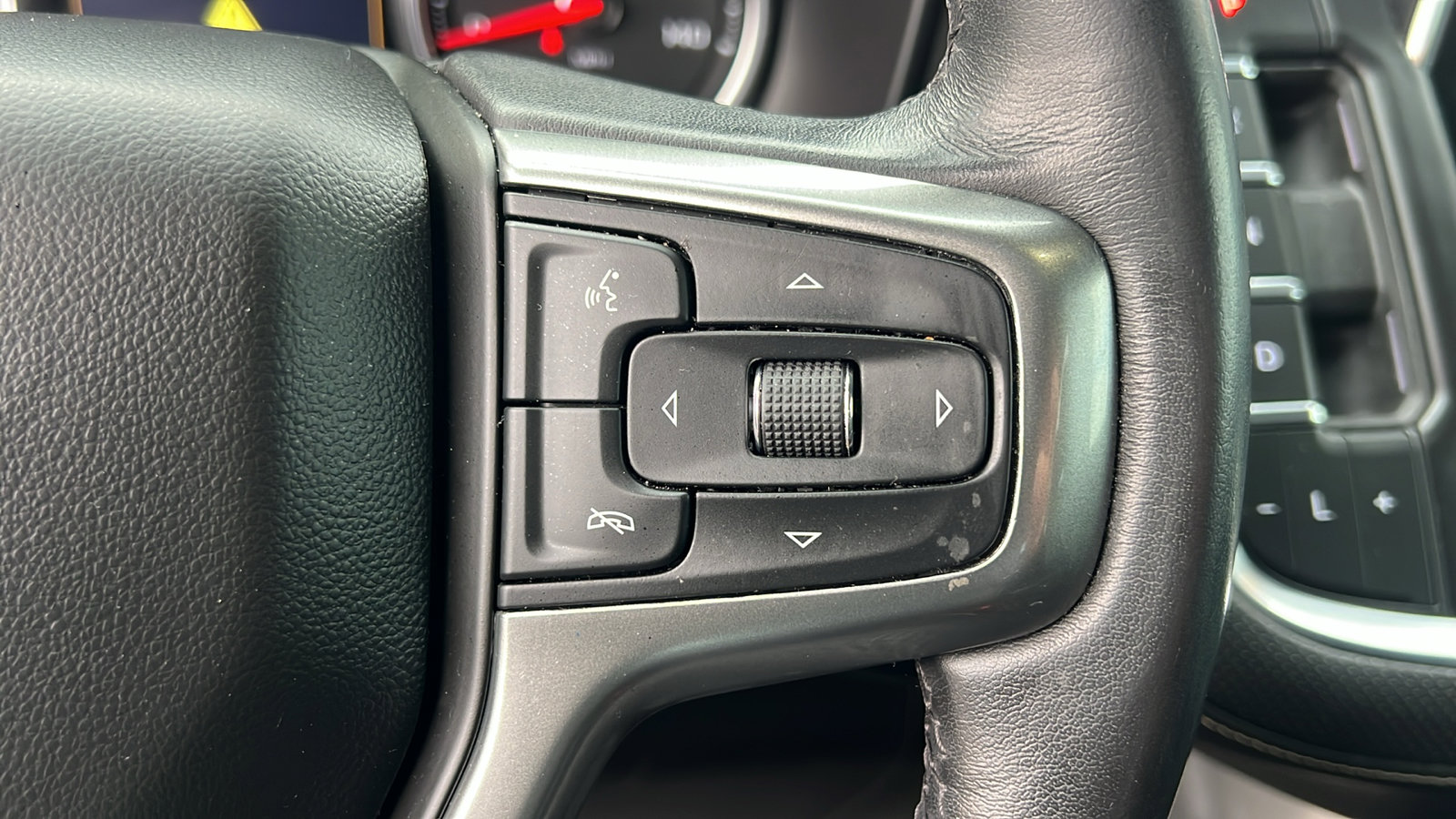 Used 2021 Chevrolet Tahoe Premier w/ Premium Package image 32