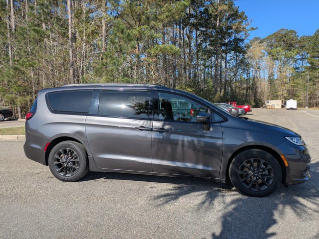 Used 2021 Chrysler Pacifica Touring w/ S Appearance Package video 4