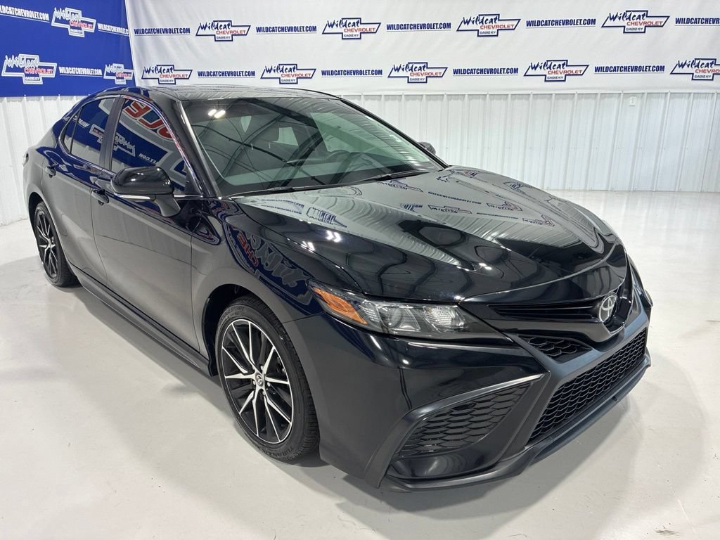 Used 2024 Toyota Camry SE w/ Cold Weather Package FWD image 9