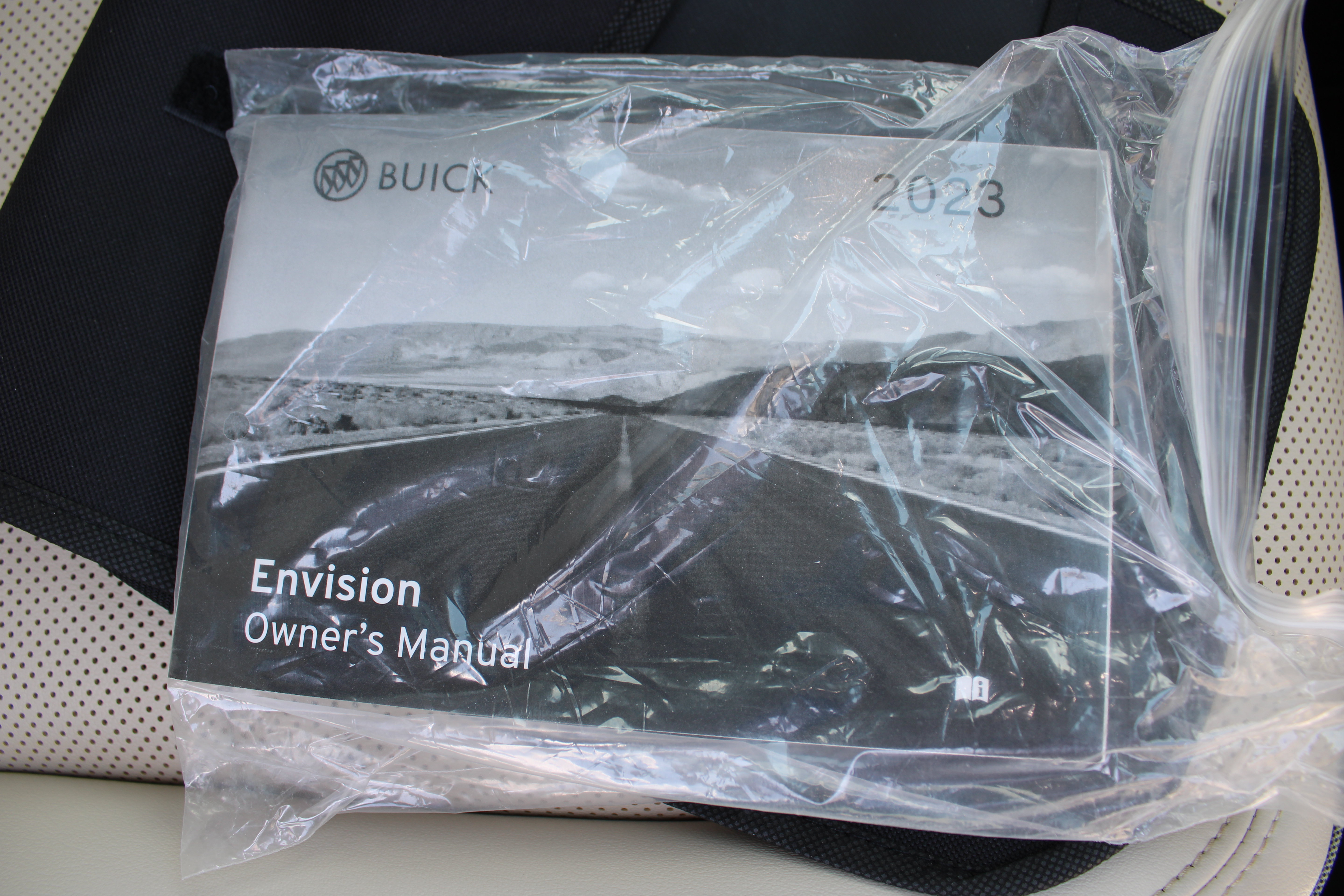 Used 2023 Buick Envision Essence AWD/4WD image 24