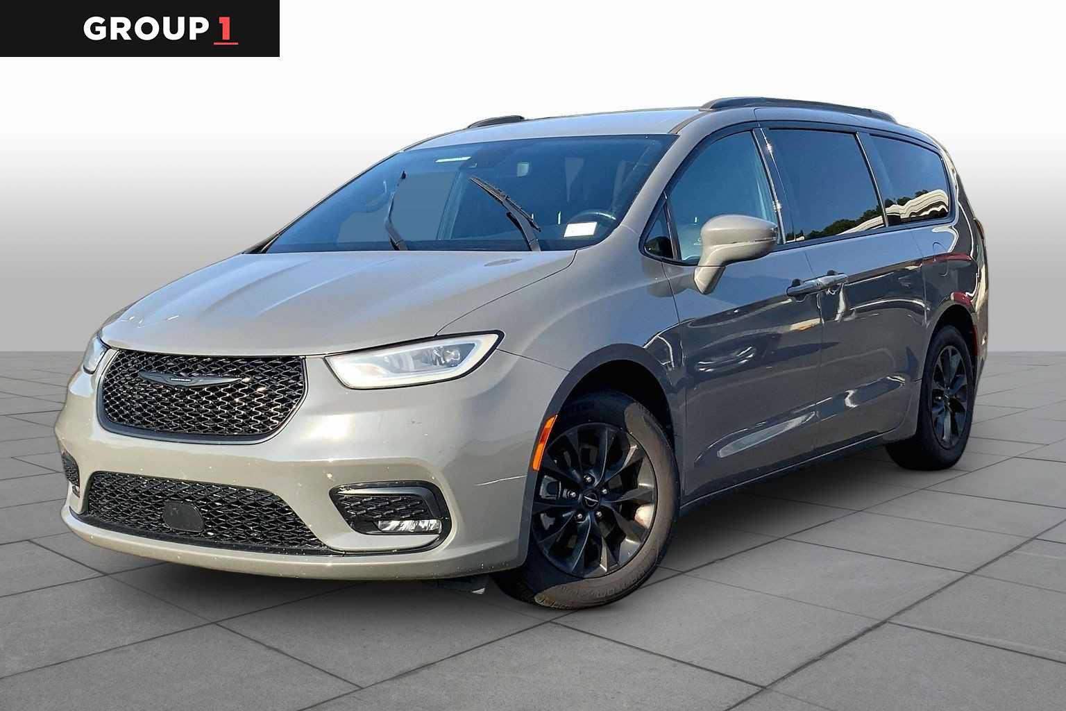 Used 2021 Chrysler Pacifica Touring-L w/ Uconnect Theater Family Group