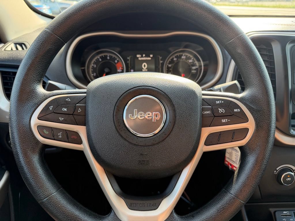 Used 2017 Jeep Cherokee Sport FWD image 21