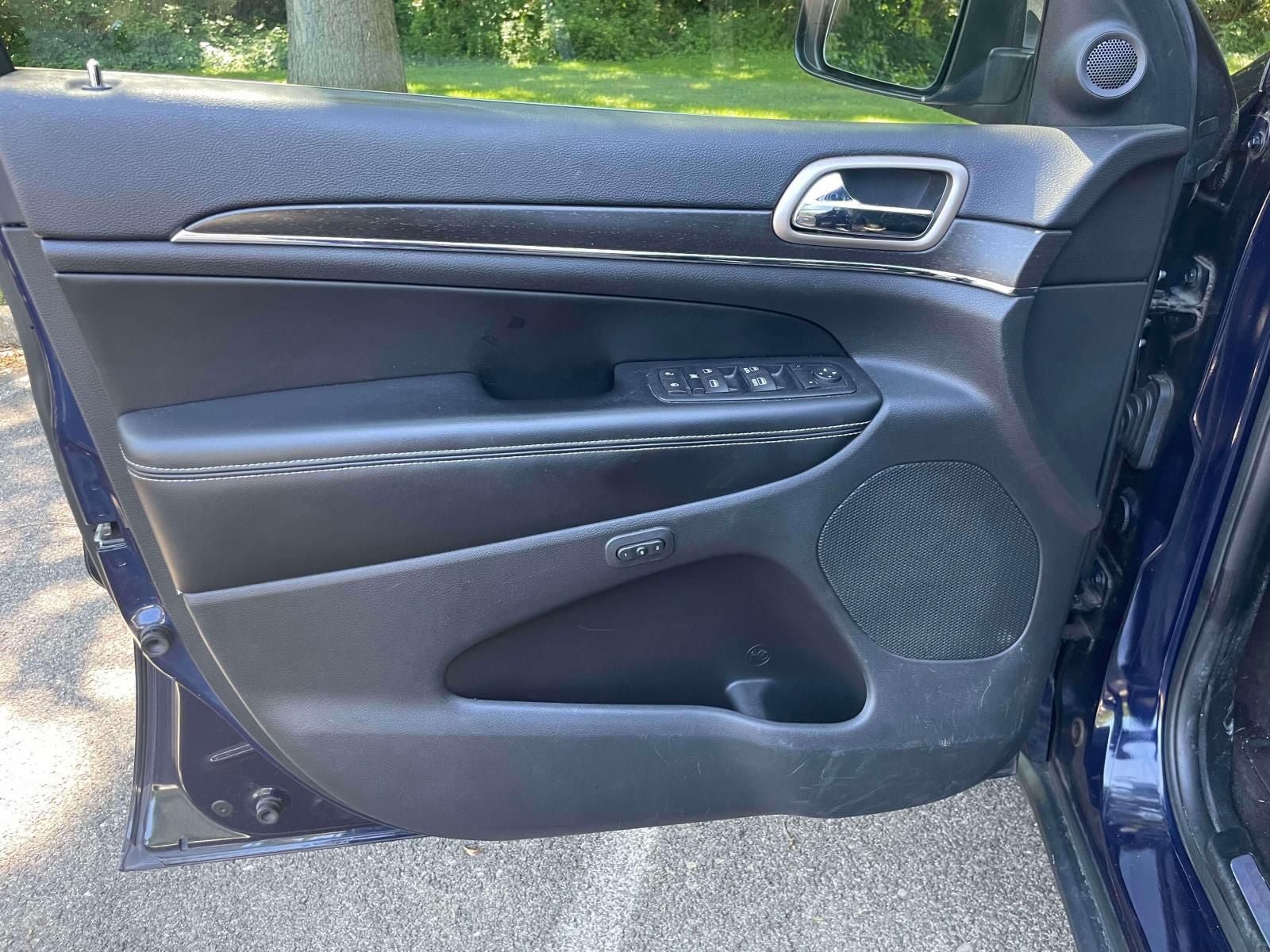 Used 2016 Jeep Grand Cherokee Limited AWD/4WD image 15