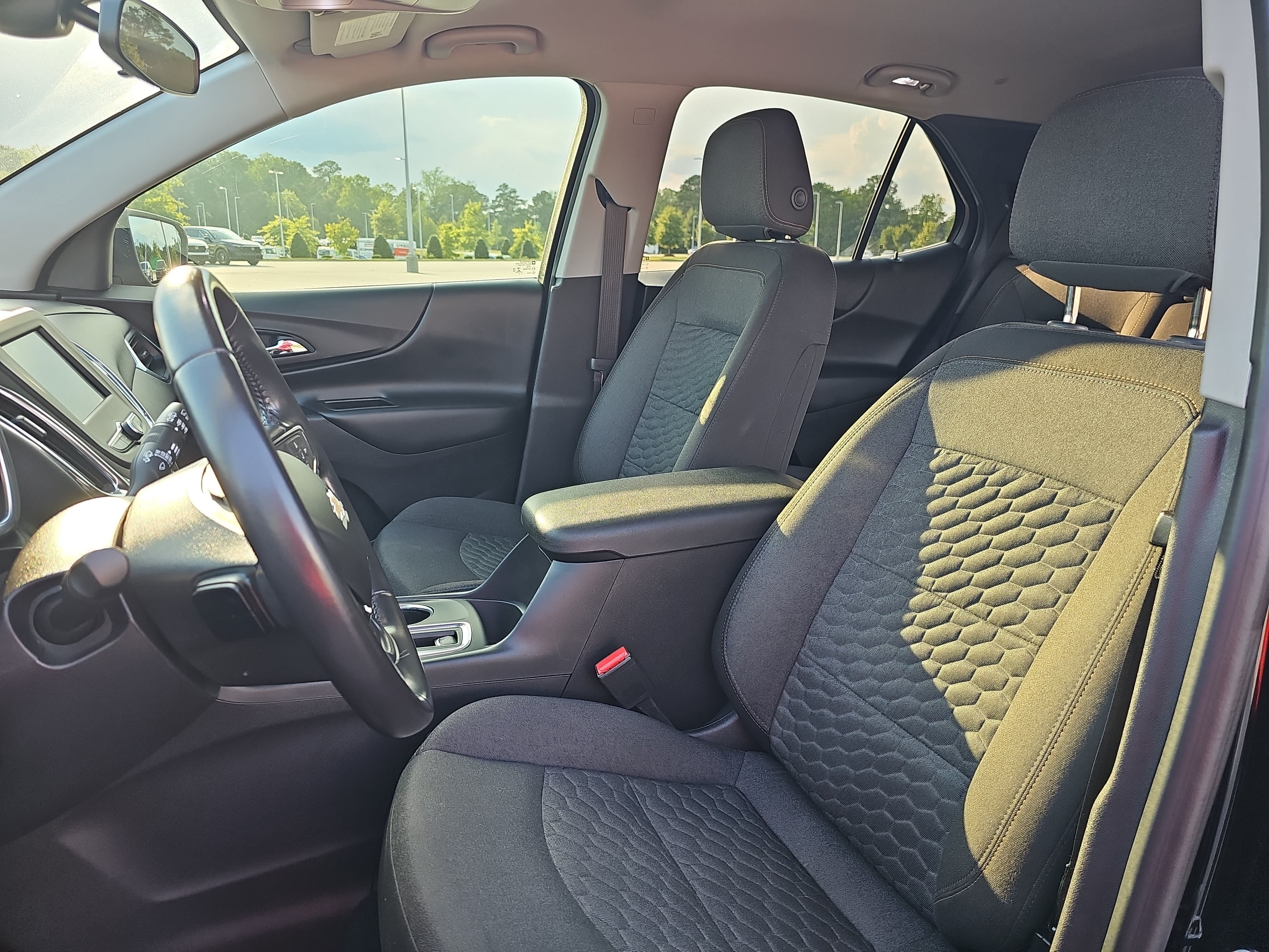 Used 2020 Chevrolet Equinox LT FWD image 16