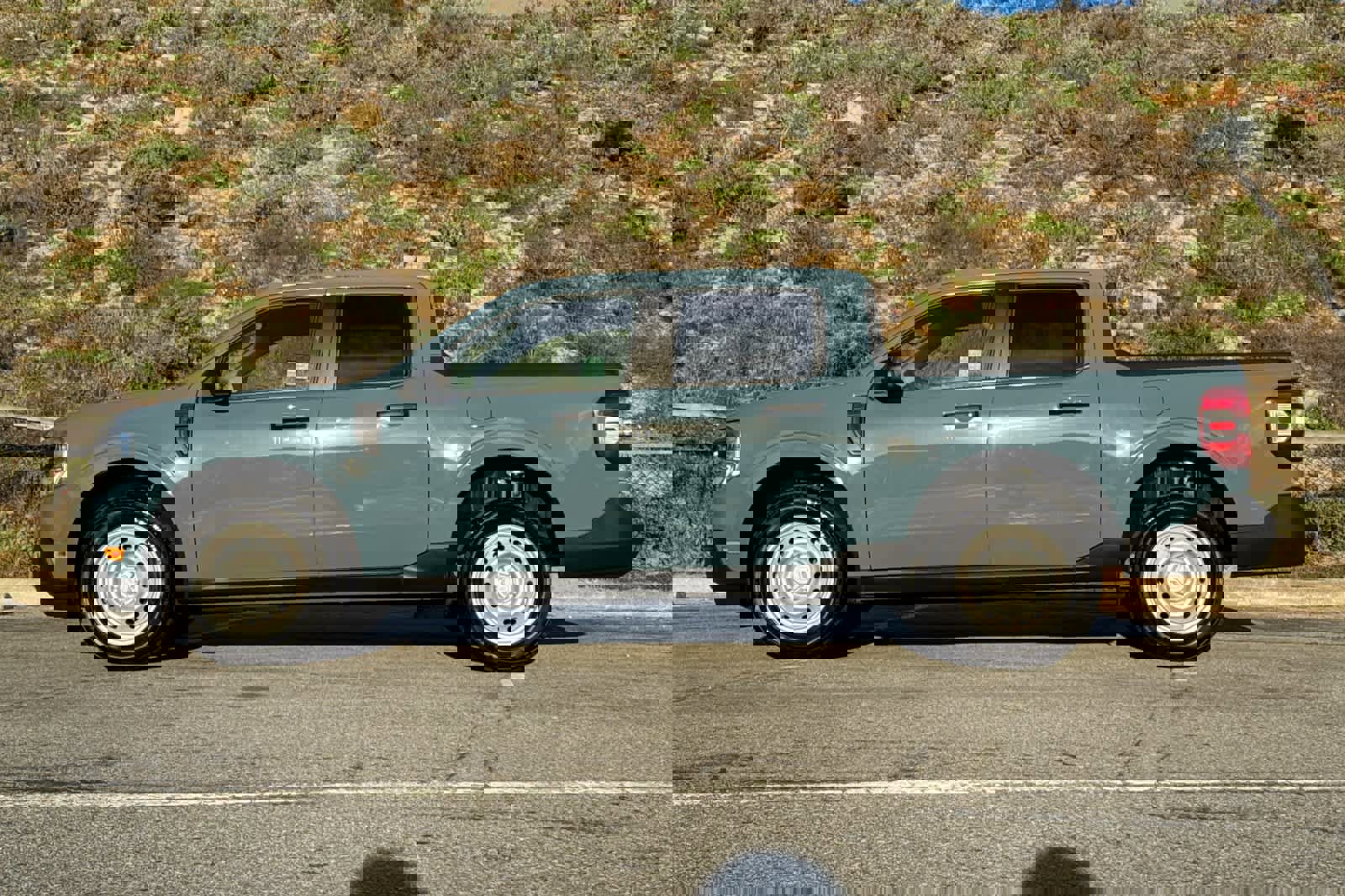 Used 2023 Ford Maverick XL image 9