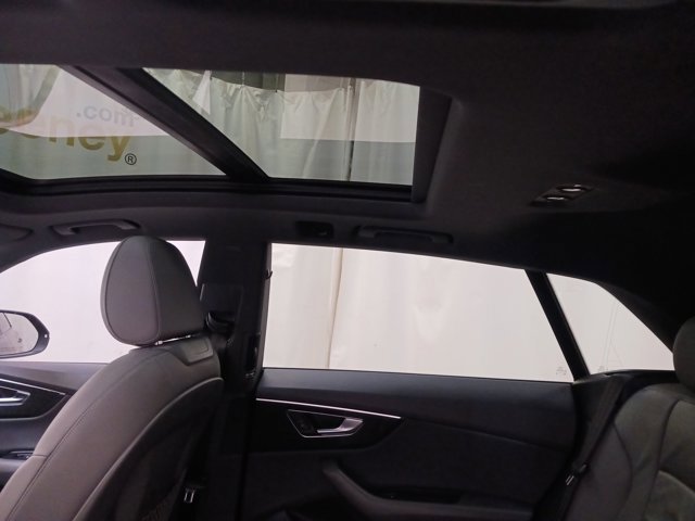 Used 2019 Audi Q8 Premium image 30