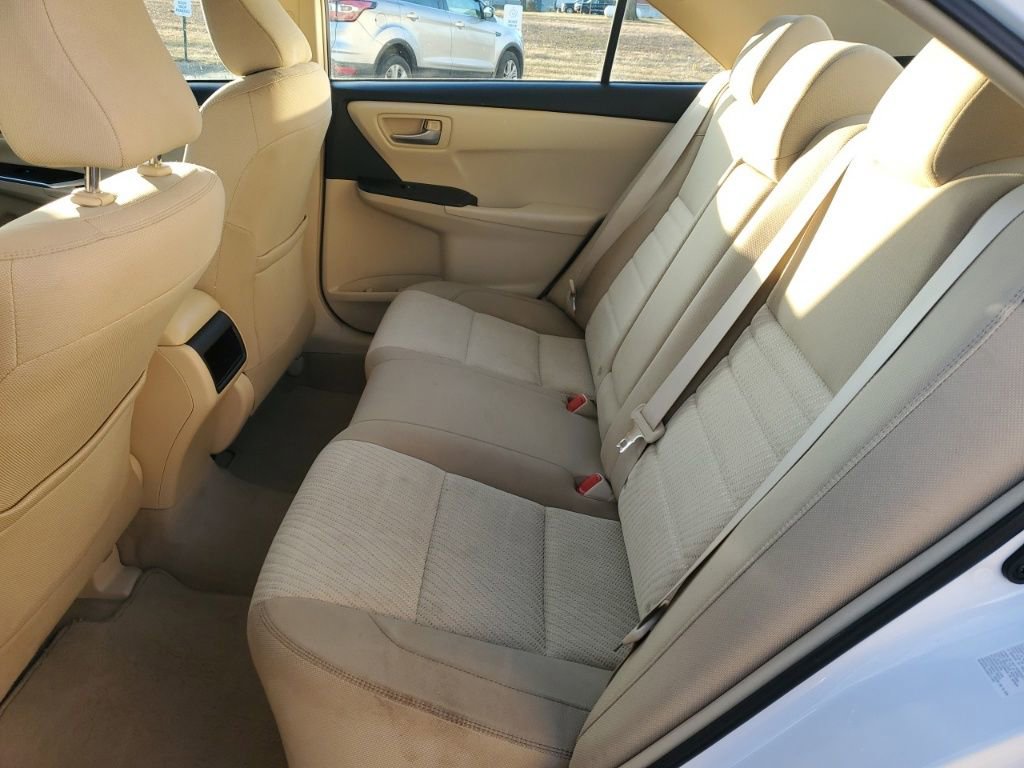 Used 2015 Toyota Camry LE image 21