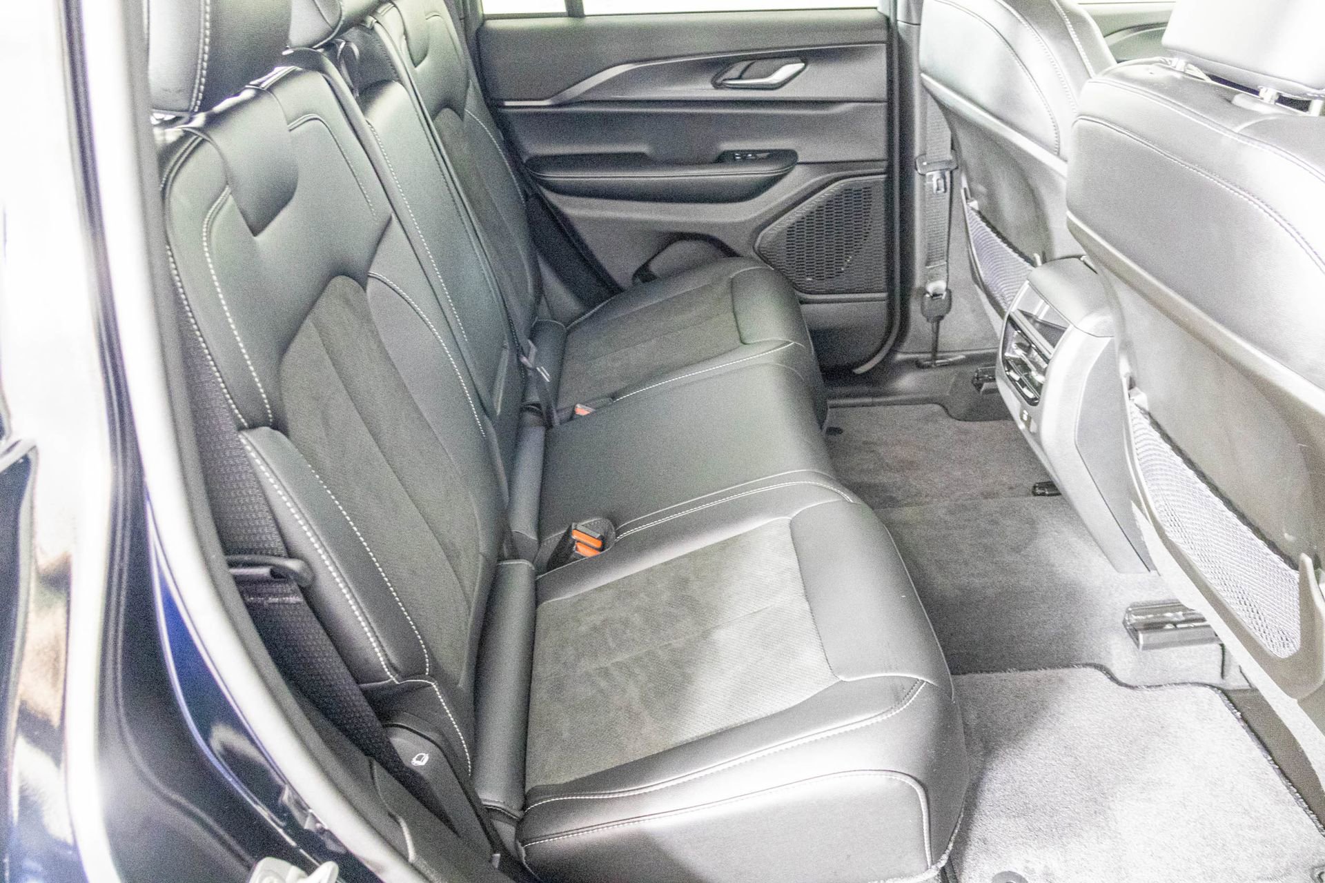 Used 2025 Jeep Grand Cherokee Altitude image 38