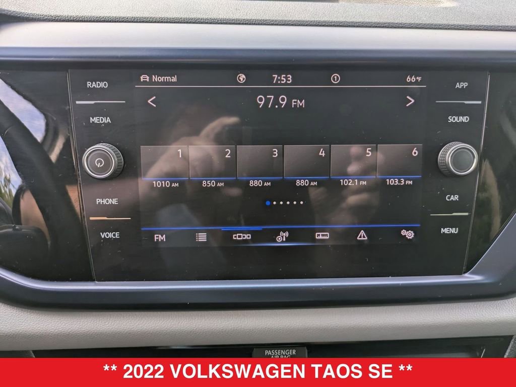 Used 2022 Volkswagen Taos SE image 24