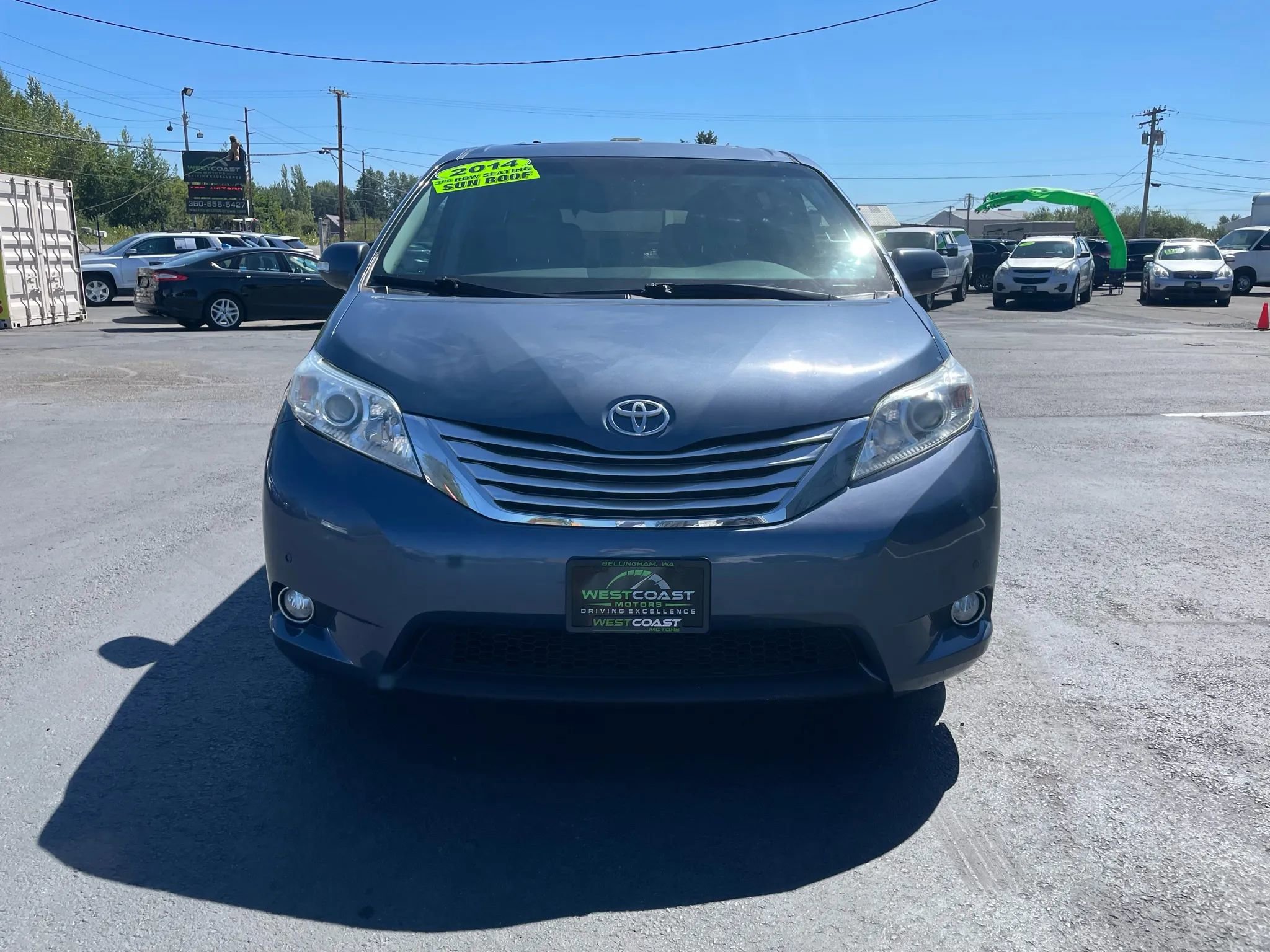 Used 2014 Toyota Sienna Limited w/ Limited Premium Package image 2