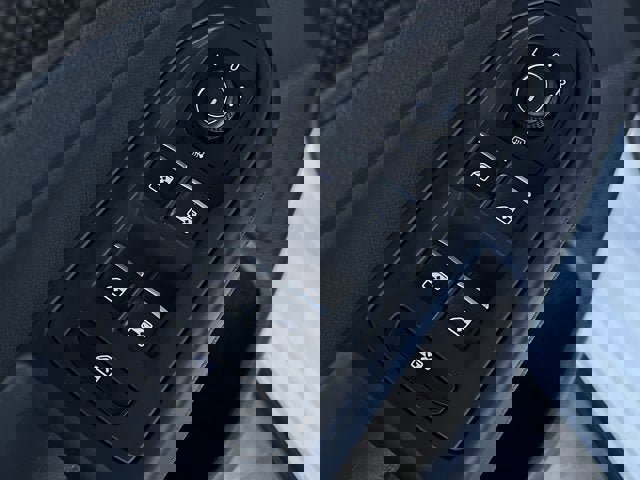 Used 2023 Volkswagen Golf 20th Anniversary Edition image 10