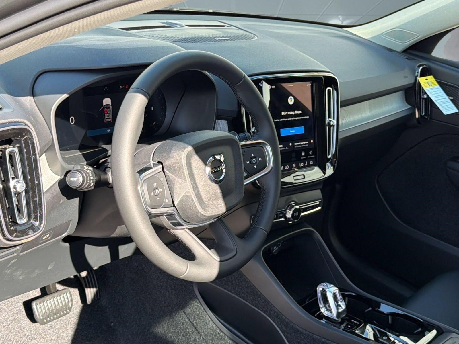 New 2026 Volvo XC40 B5 Plus w/ Climate Package AWD/4WD image 4